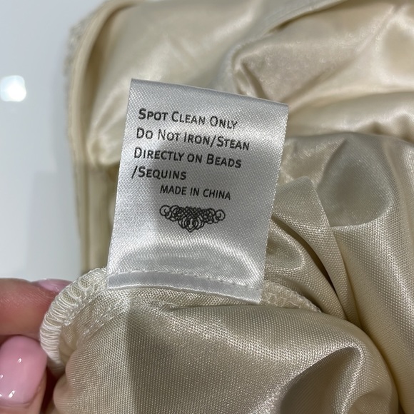 Like new! Worn a couple of times. Perfect for graduation, white parties, bridal - Picture 5 of 5